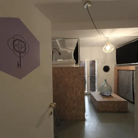 Dopa Hostel *